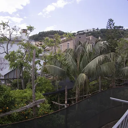 Casa de hóspedes Syreness Suites