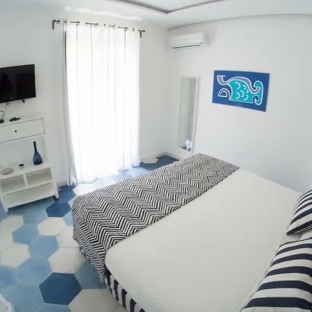 Syreness Suites * Sorrento