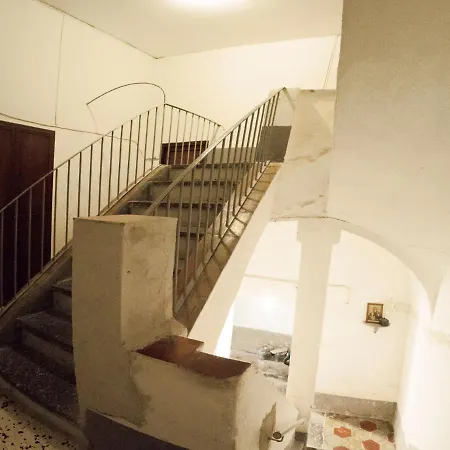 Casa de hóspedes Syreness Suites *